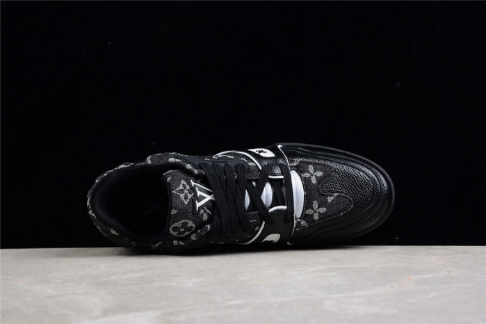 LV TRAINER SNEAKER LOW