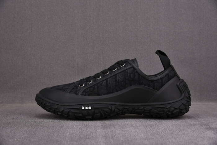DR B28 Sneakers