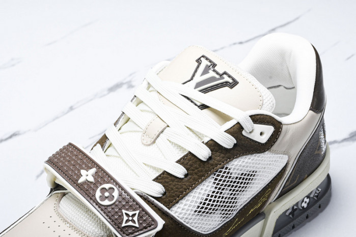 LV TRAINER SNEAKER 24051004