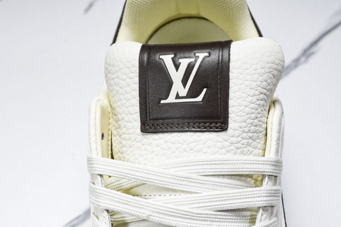 LV TRAINER SNEAKER 24051006
