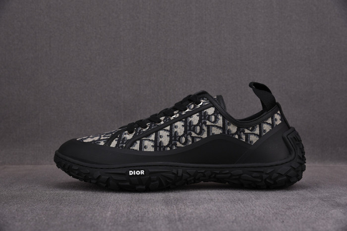 DR B28 Sneakers