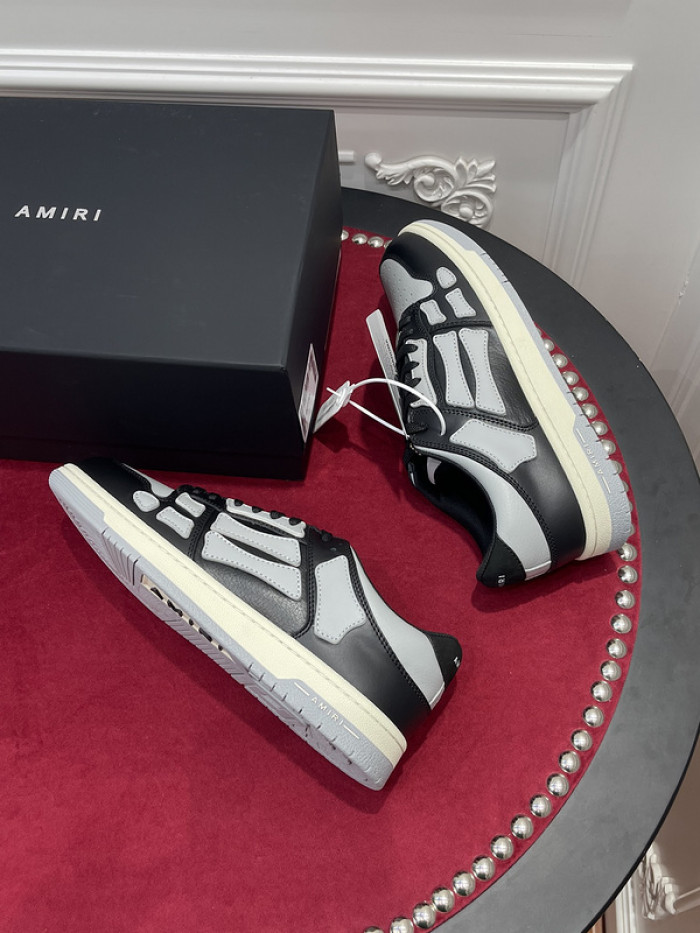 AR1M1 Low-Top Sneaker
