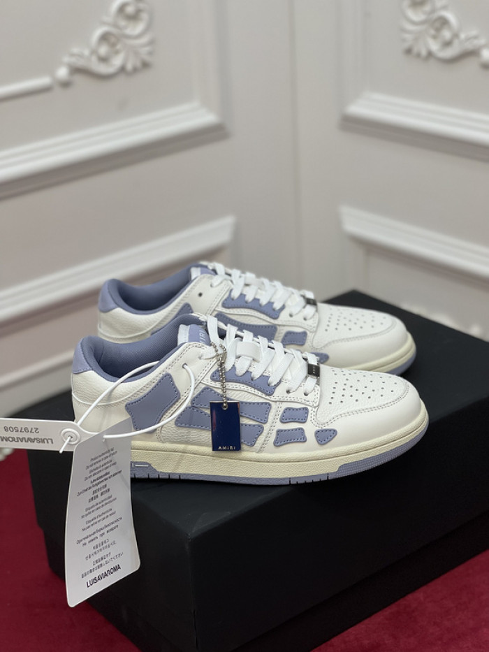 AR1M1 Low-Top Sneaker