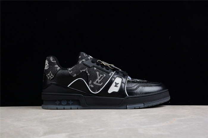 LV TRAINER SNEAKER LOW