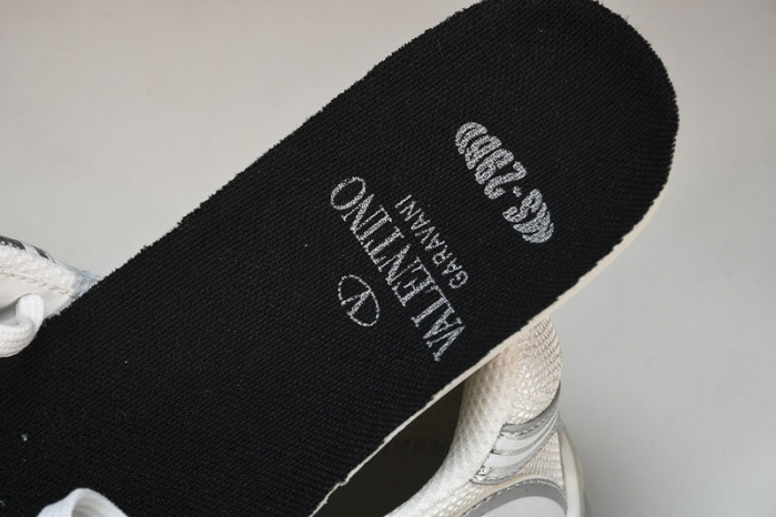 Valentino Garavani MS-2960 Low-top Sneaker
