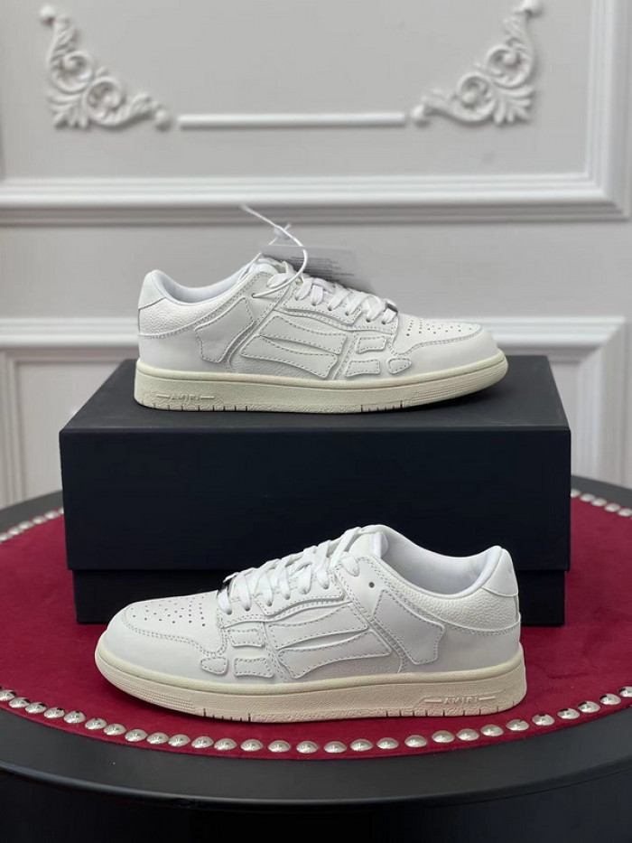AR1M1 Low-Top Sneaker