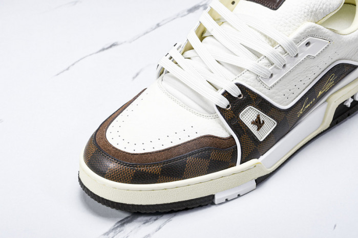 LV TRAINER SNEAKER 24051006