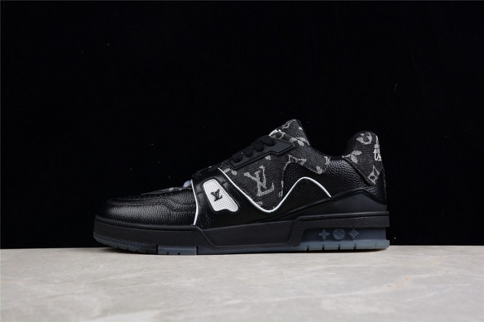 LV TRAINER SNEAKER LOW