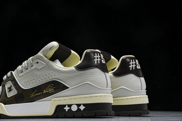 LV TRAINER SNEAKER 24051006