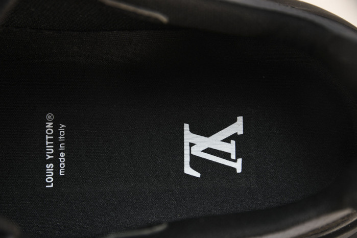 LV RUNNER TATIC SNEAKER 1A9UNT