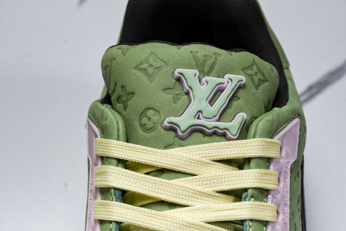 LV TRAINER SNEAKER 24051005