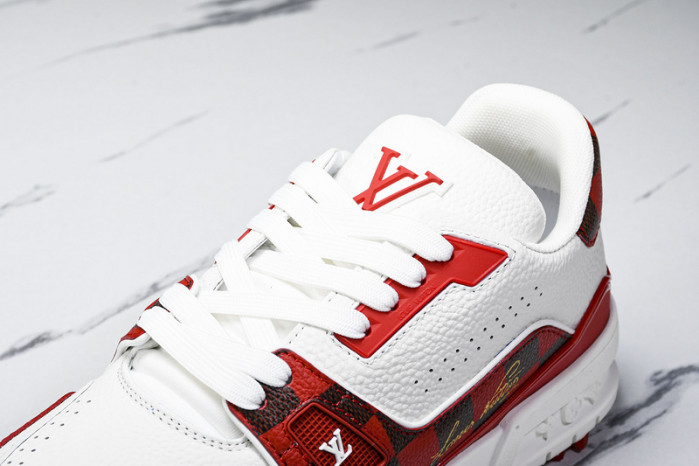 LV TRAINER SNEAKER 24070402
