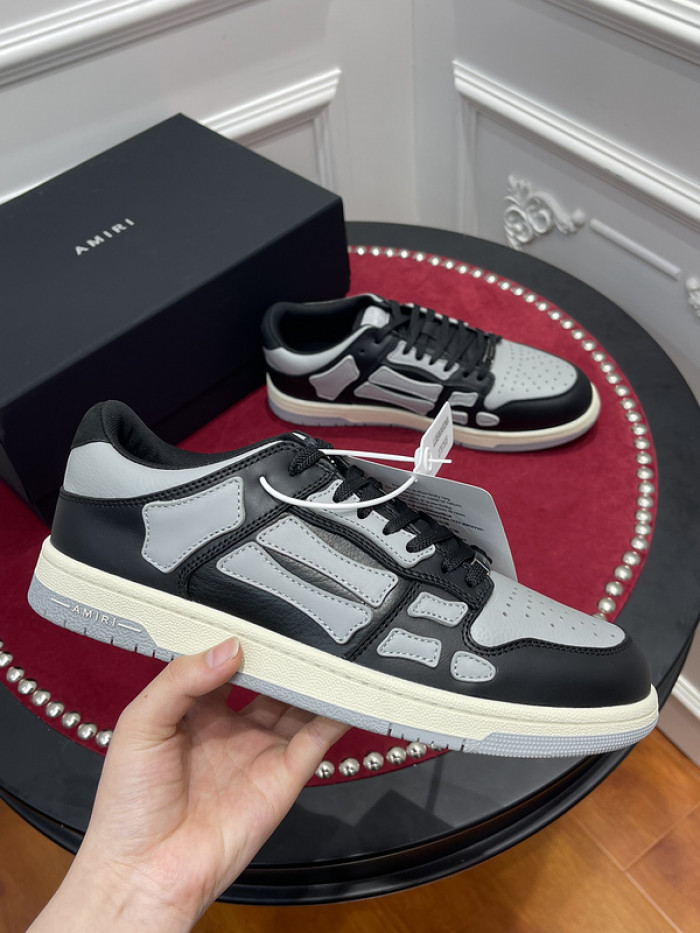 AR1M1 Low-Top Sneaker
