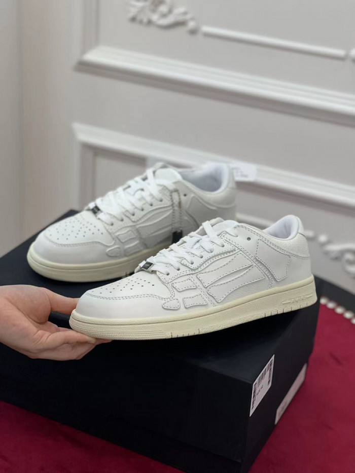 AR1M1 Low-Top Sneaker