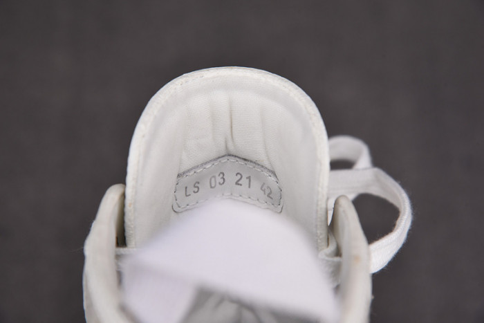 DR B28 Sneakers