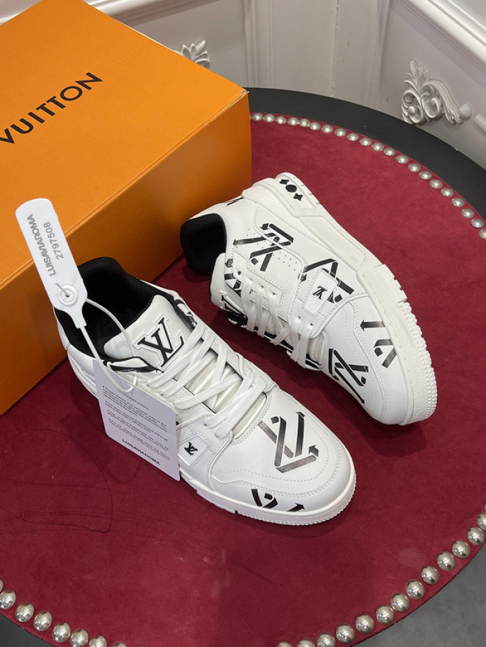 LV TRAINER SNEAKER