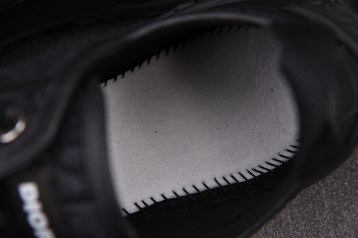 DR B28 Sneakers