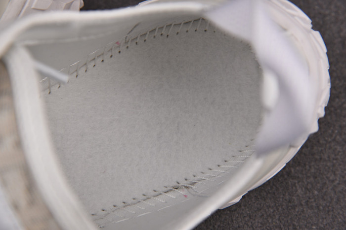 DR B28 Sneakers