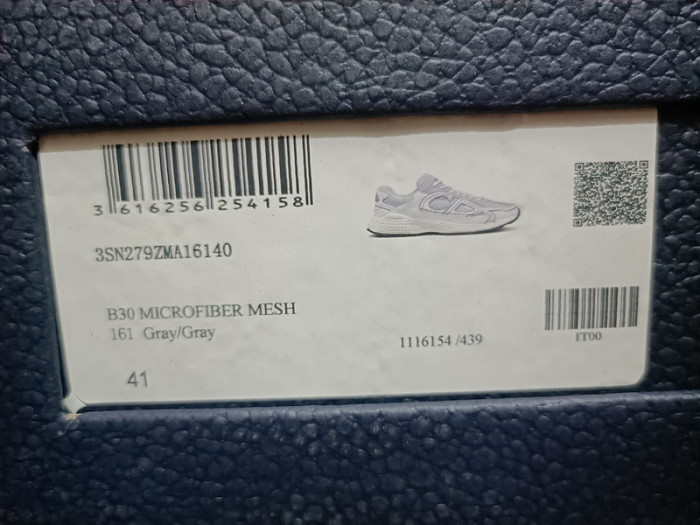 DR B30 Sneakers