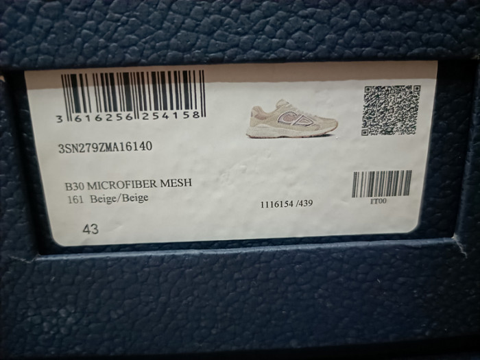 DR B30 Sneakers