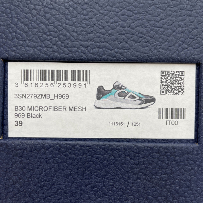 DR B30 Sneakers