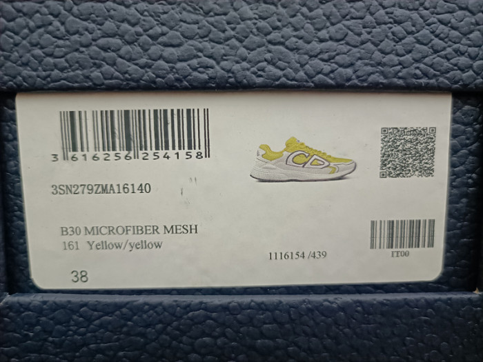 DR B30 Sneakers