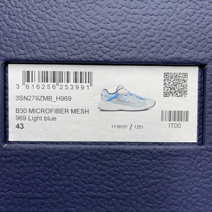 DR B30 Sneakers