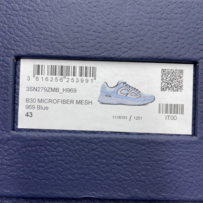 DR B30 Sneakers