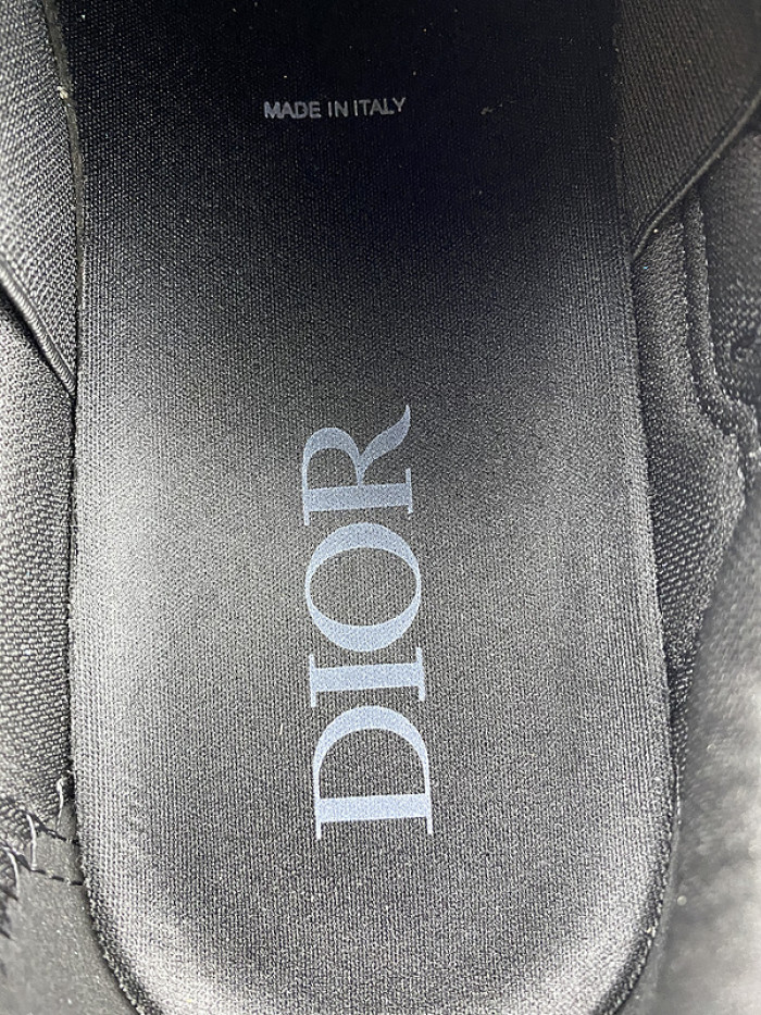DR B30 Sneakers