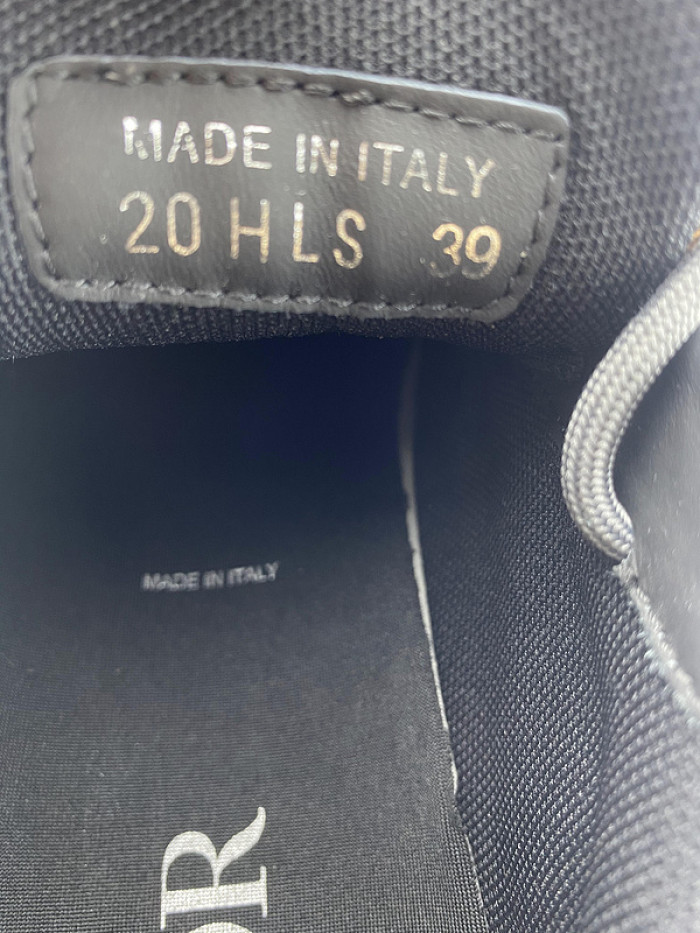 DR B22 SNEAKER