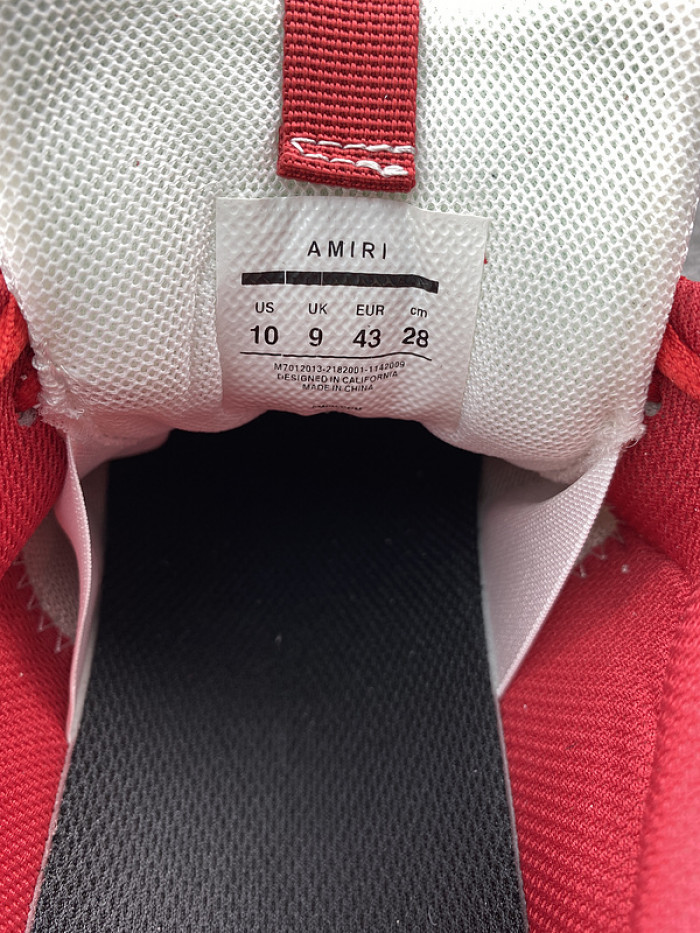 AR1M1 Low-Top Sneaker