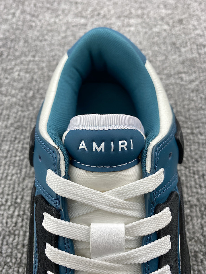 AR1M1 Low-Top Sneaker