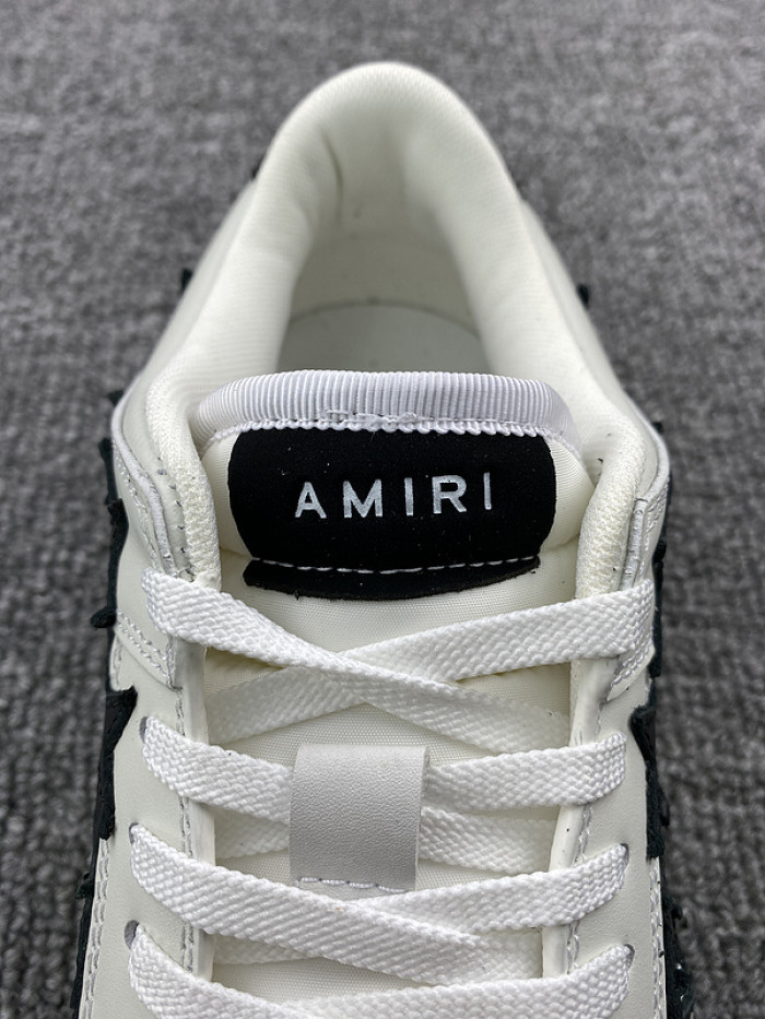 AR1M1 Low-Top Sneaker