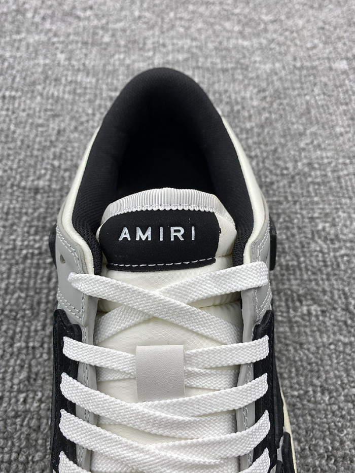 AR1M1 Low-Top Sneaker