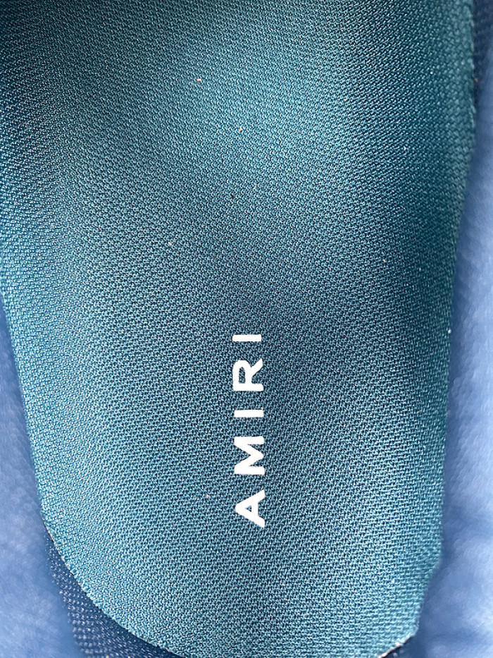 AR1M1 Low-Top Sneaker
