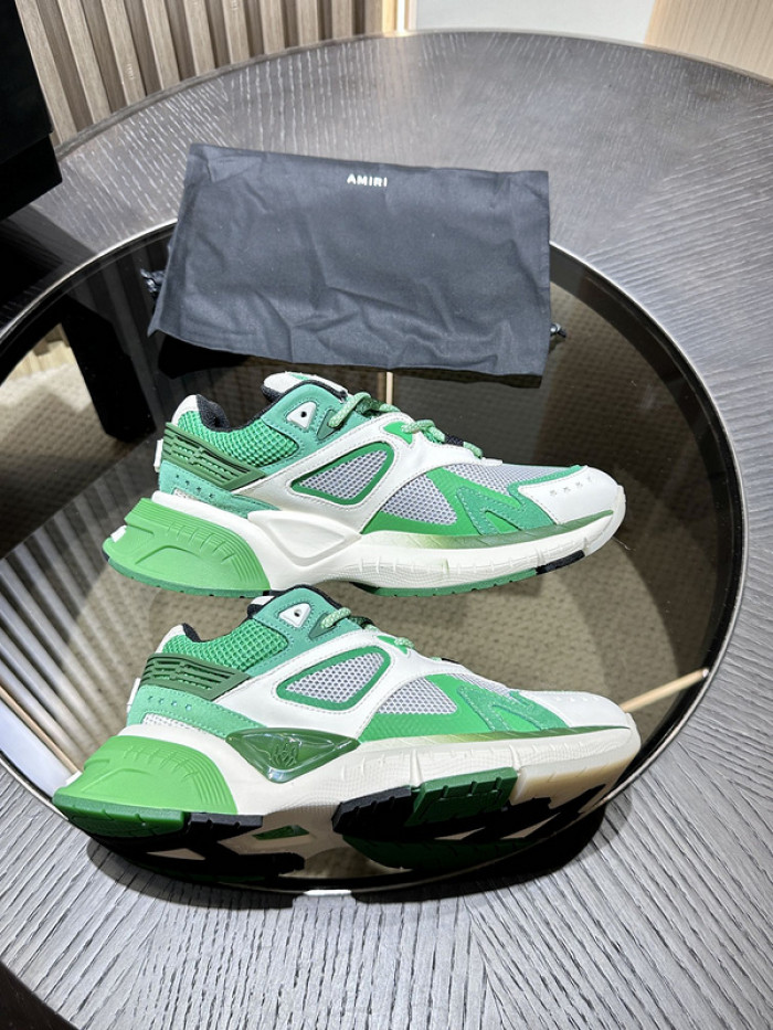 AR1M1 Low-Top Sneaker