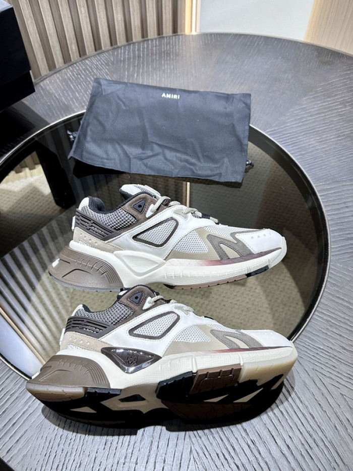 AR1M1 Low-Top Sneaker