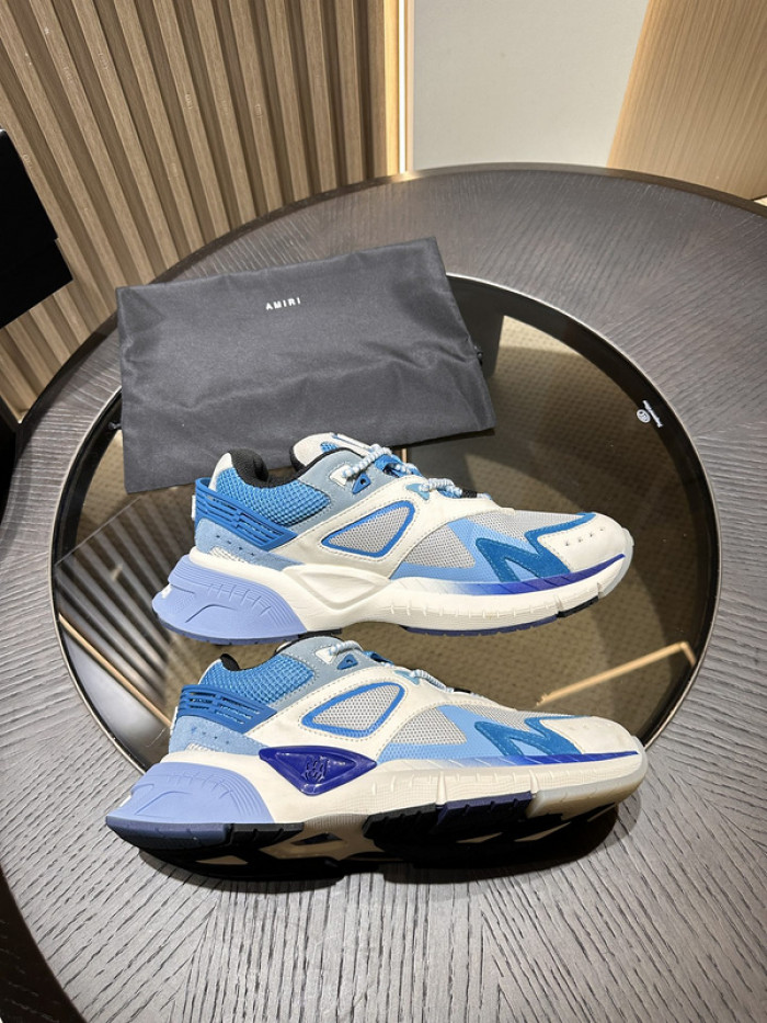 AR1M1 Low-Top Sneaker