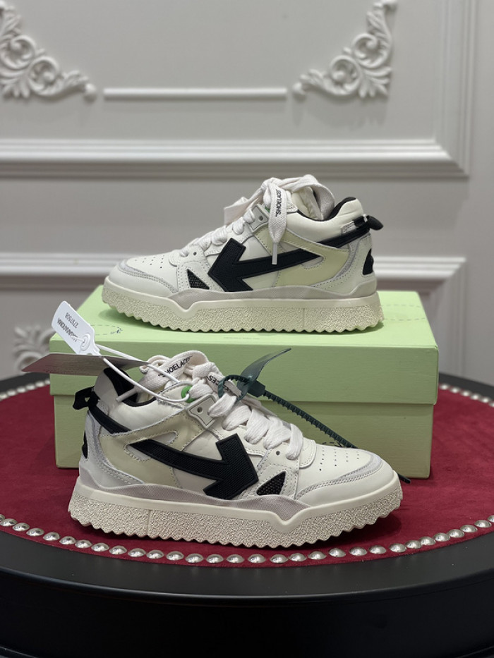 OFF-WHITE SNEAKER