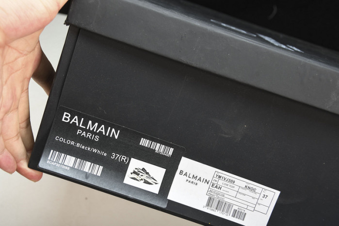BALMAIN LEATHER UNICORN LOW-TOP SNEAKER