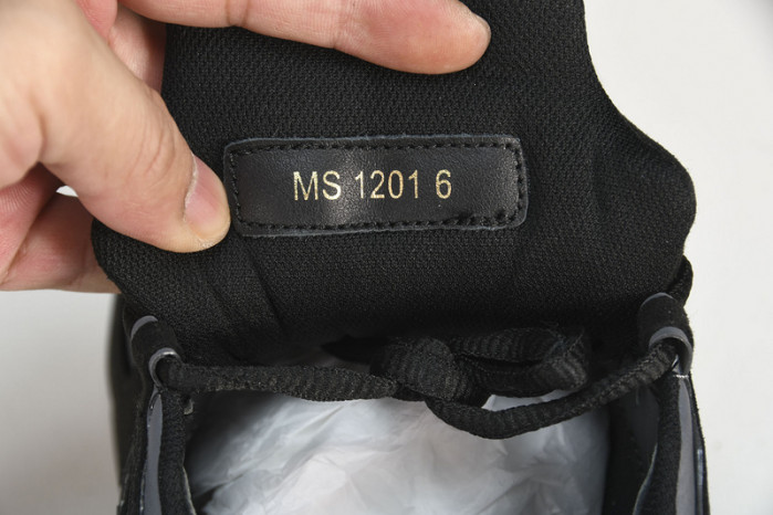 LV RUNNER TATIC SNEAKER 1A9UNT