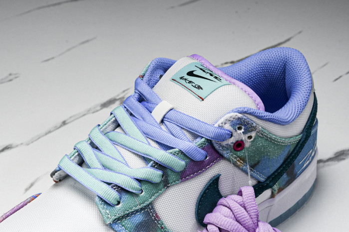 Nike SB Dunk Low Futura Laboratories Bleached Aqua HF6061-400