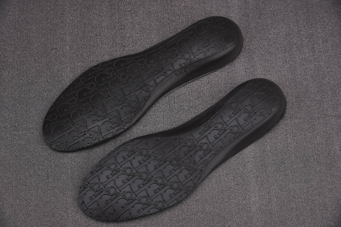 DR B28 Sneakers