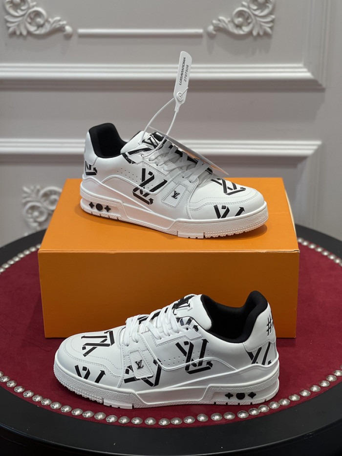 LV TRAINER SNEAKER