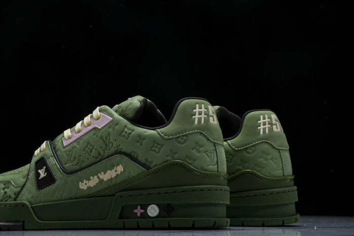 LV TRAINER SNEAKER 24051005