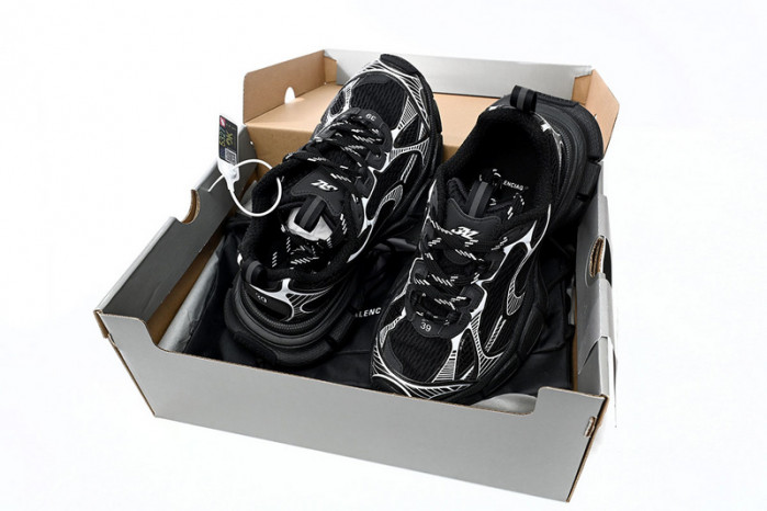 BLCG 3XL SNEAKER 542228 W2RB8 0102