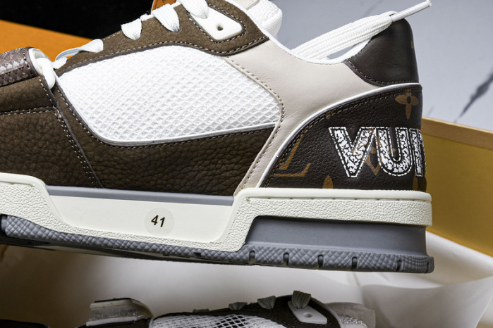 LV TRAINER SNEAKER 24051004