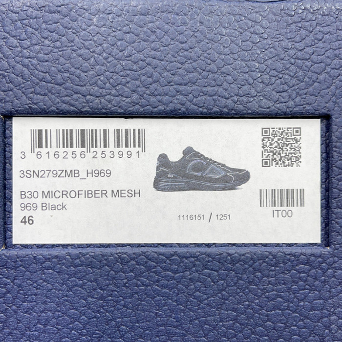 DR B30 Sneakers