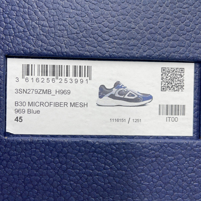 DR B30 Sneakers