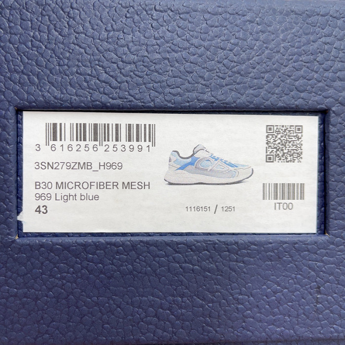 DR B30 Sneakers